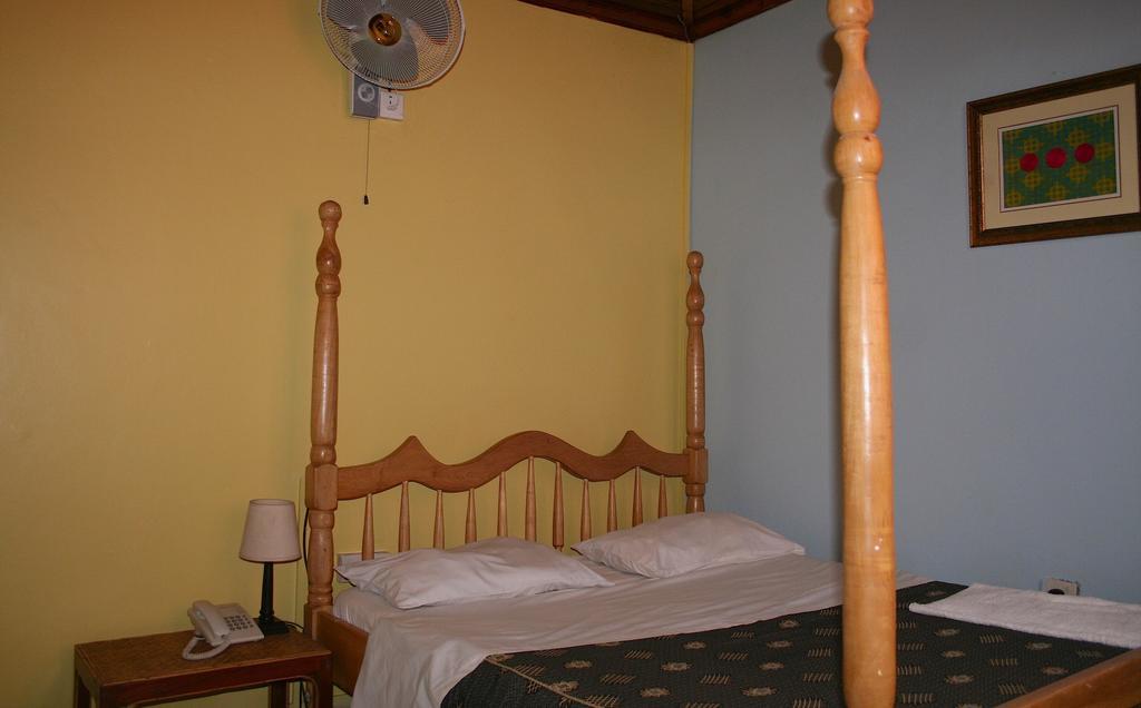 Hotel Acacia Kampala Quarto foto